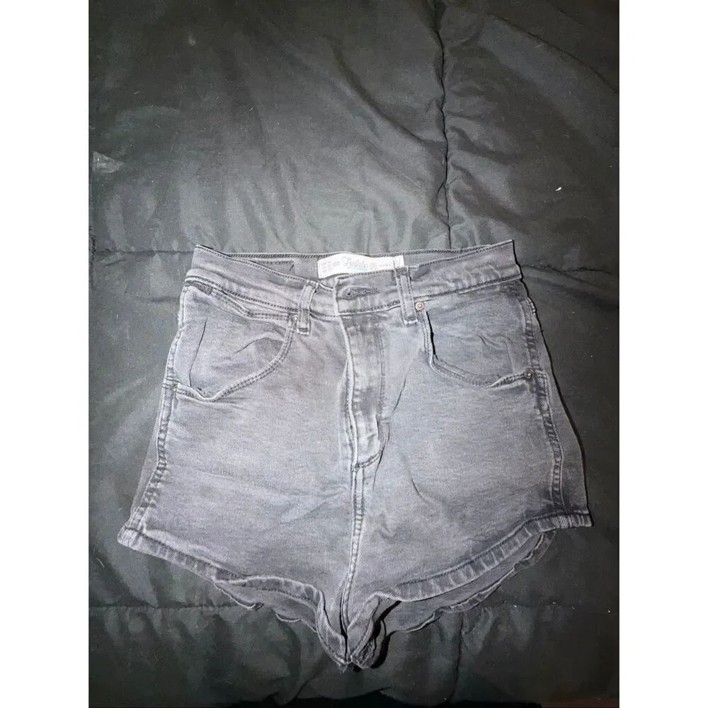 Size 2 black Jean Zara shorts fits like a size 0